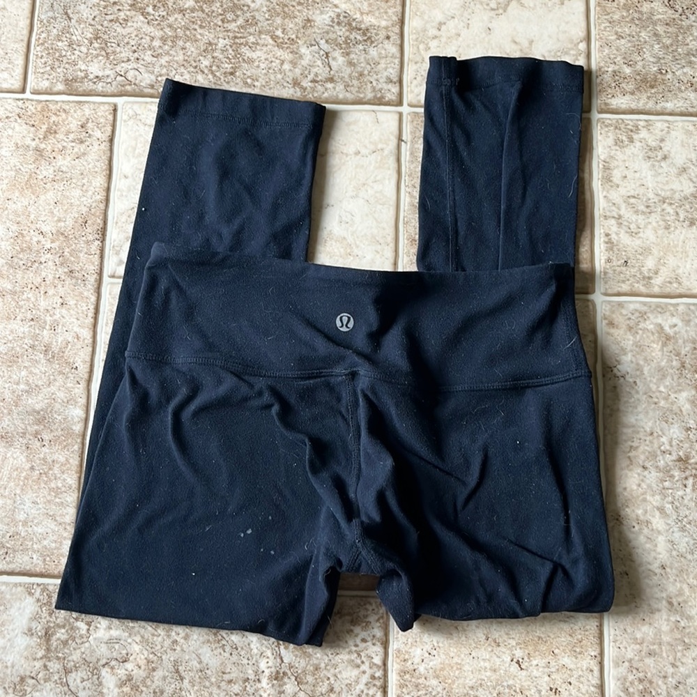 Black ankle length lululemon leggings